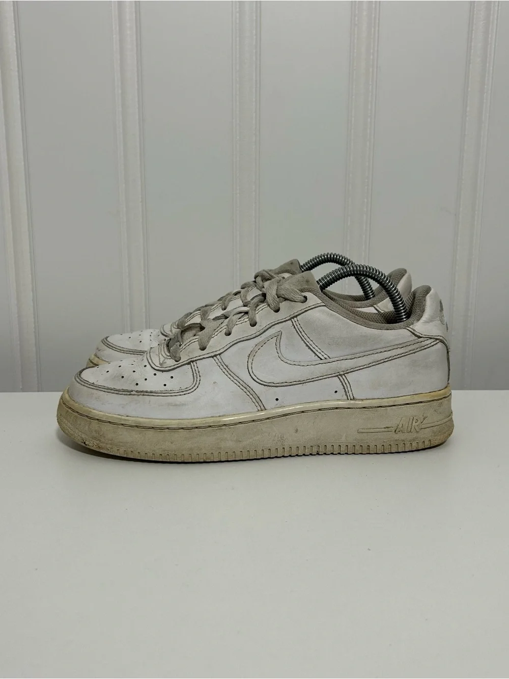 Nike Air Force 1 White Leather Low-Top Sneakers - Picture 3 of 8